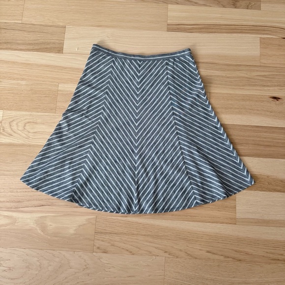 Talbots Dresses & Skirts - Talbots Pull-on Striped A-line 100% Cotton Shirt Size M Heather gray /blue